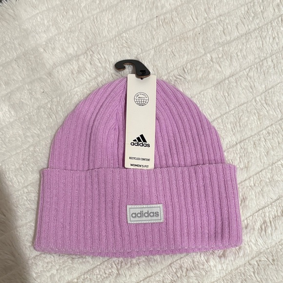 Adidas  woman’s Lilac Beanie - Picture 3 of 5